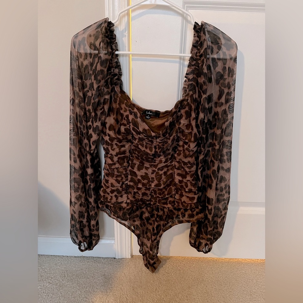 Lulu’s Women’s Daringly Wild Tan Cheetah Print Ruched Long Sleeve Bodysuit